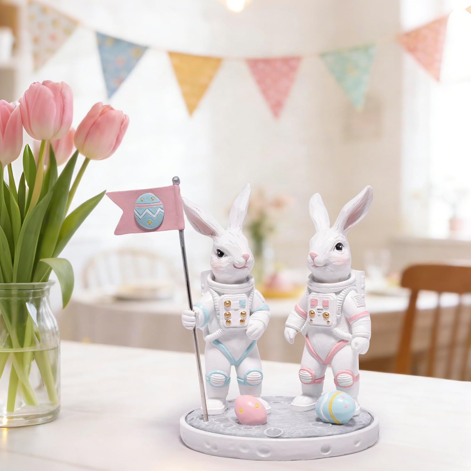 Hodao Astronaut Bunny Figurines – Space Easter Rabbit Decor with Flag & Moon Base, Cute Spring Tabletop Statue for Desk, Shelf & Nursery, Giftable Collectible Home Accent
