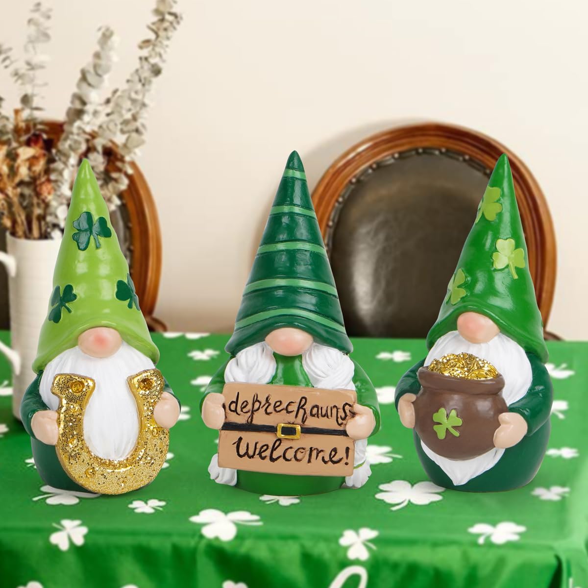 Hodao St. Patrick’s Gnomes Figurines— Hand-Painted Resin Leprechaun Gnomes with Pot of Gold, Horseshoe & Shamrock, Lucky Green Home Decor & Gift
