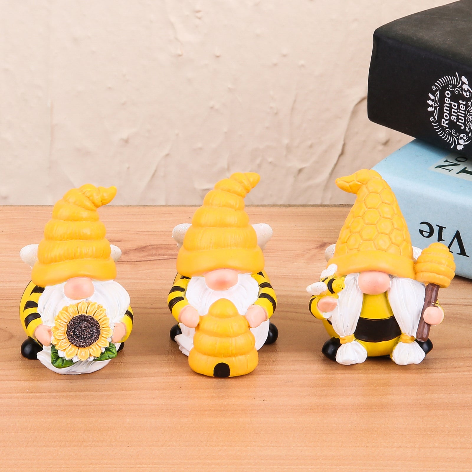 Hodao 3 PCS Bumble Bee Spring Gnome Decorations